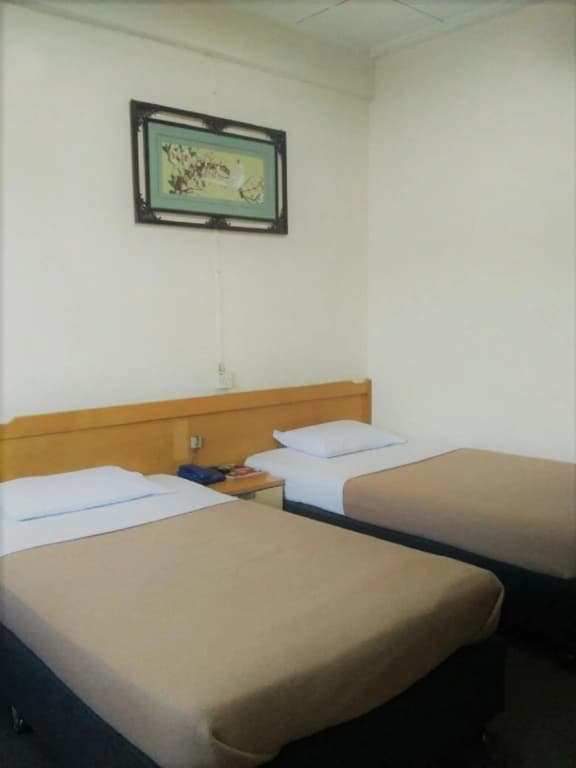 Ang's Hotel - photo 4