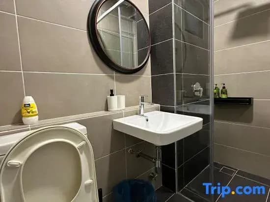 D’Pristine 4 bedder apartment 23-25 opp legoland - photo 1