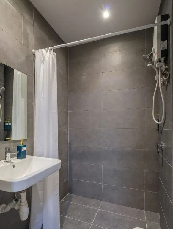 Neu Suites Residence, Embassy Row - photo 9