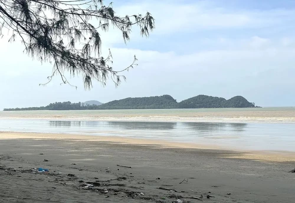 Capital O 90949 Pelangi Beach Resort Mersing - photo 17