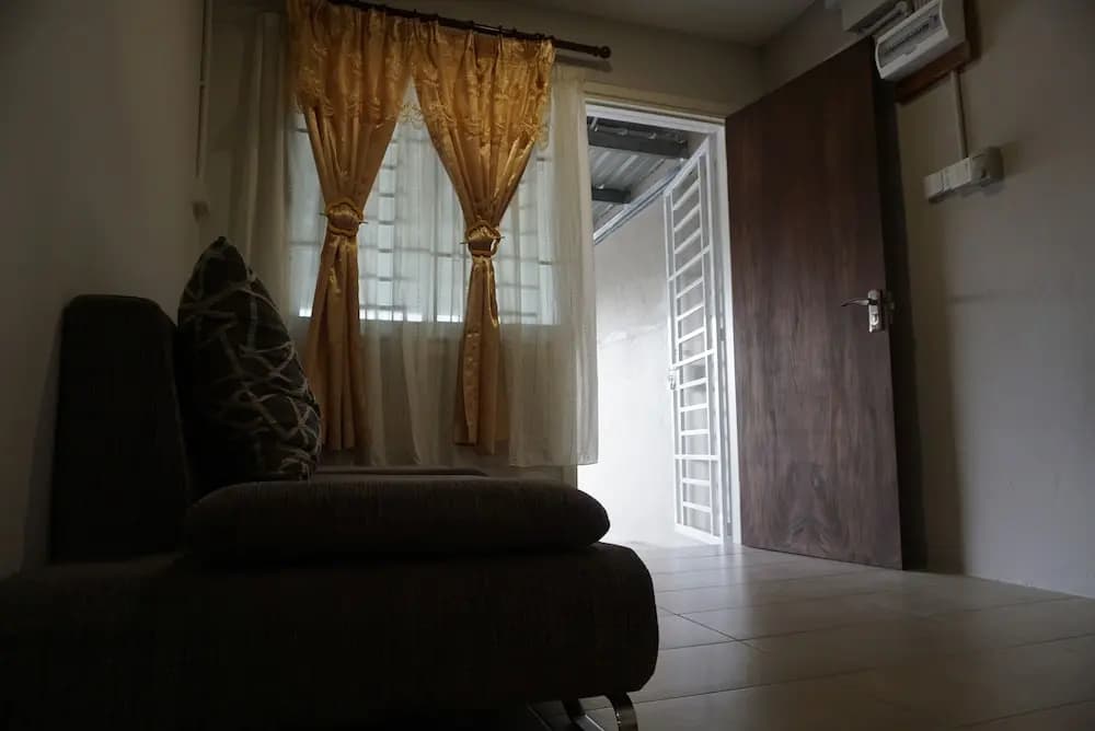 Sakura Bandar Semariang Guest House - photo 5