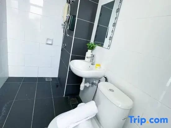 IPOH The Majestic Imperial Air-Con 6 PAX SUITE - photo 5