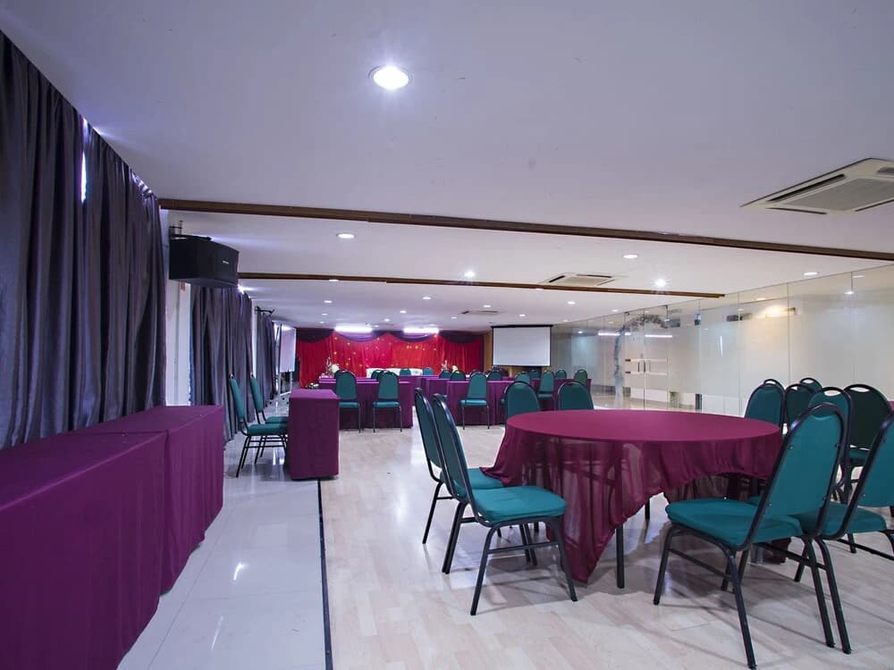 KK Hotel Kajang by OYO - photo 16