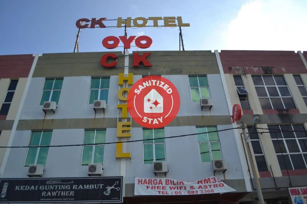 OYO 89715 CK Hotel - photo 1