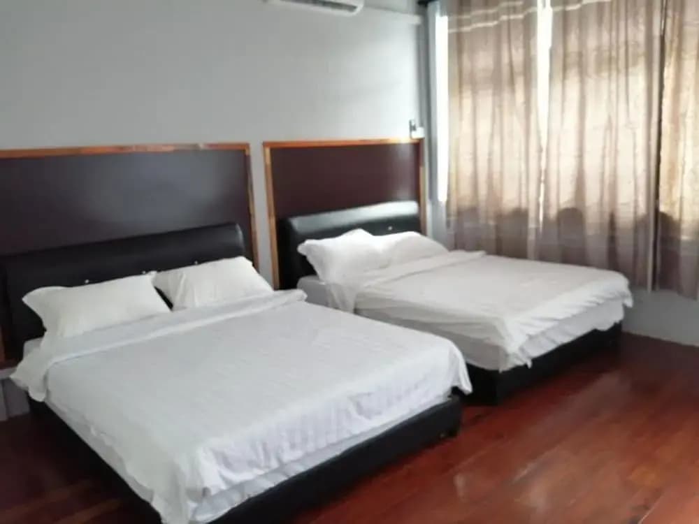 Comfortable Family Room for 4 People in Kuching With Ac - Amida Point Services - photo 4