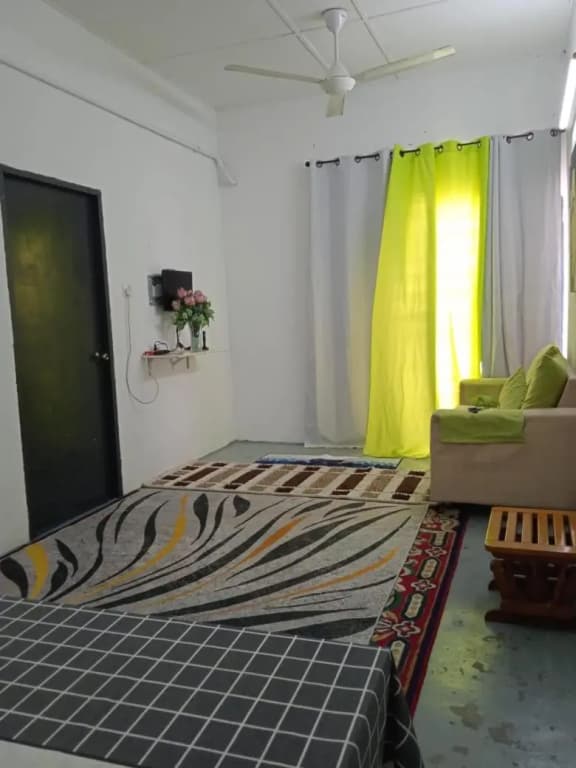 Budget Homestay Impiana Adril - photo 1