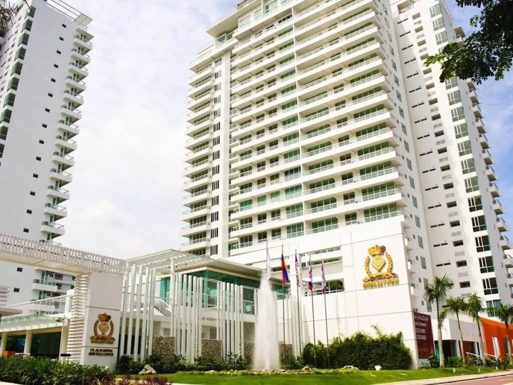 Brunsfield Embassyview Condosuite - photo 1