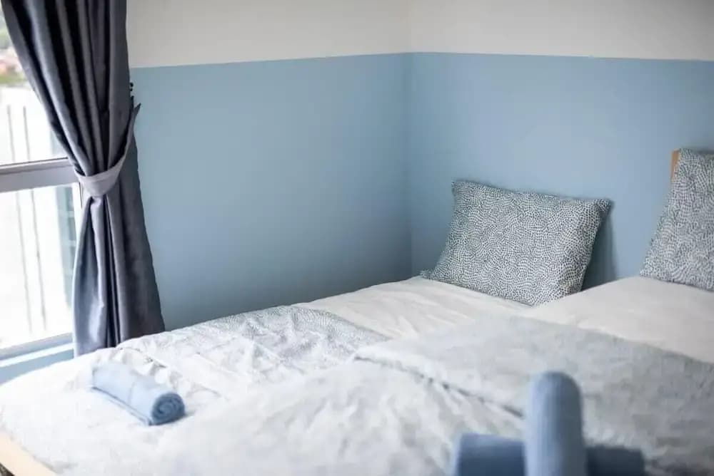 Bright & Modern 3BR Suite, Free Parking - photo 4