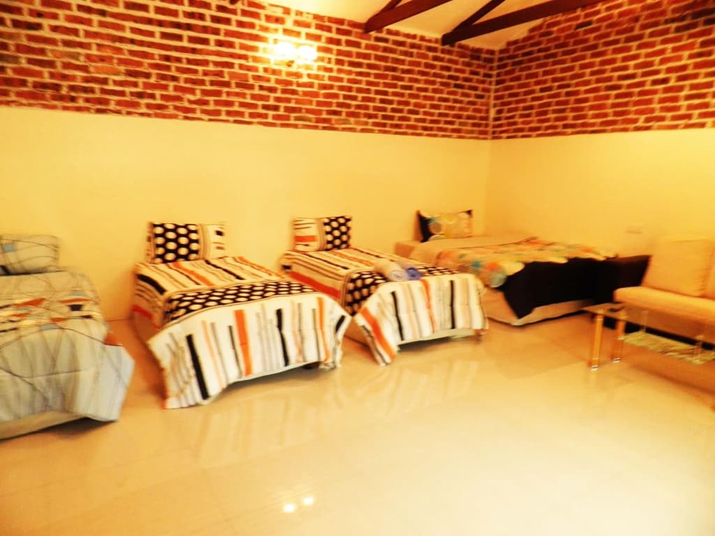 EFM Guest House - photo 3