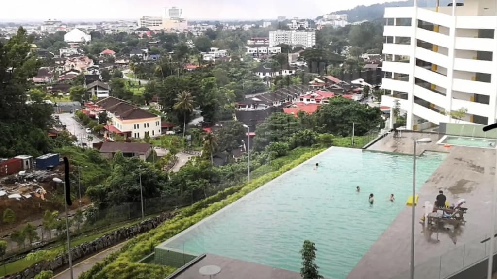 Taiping Rain Town Homestay太平雨城名宿 two car park - photo 1