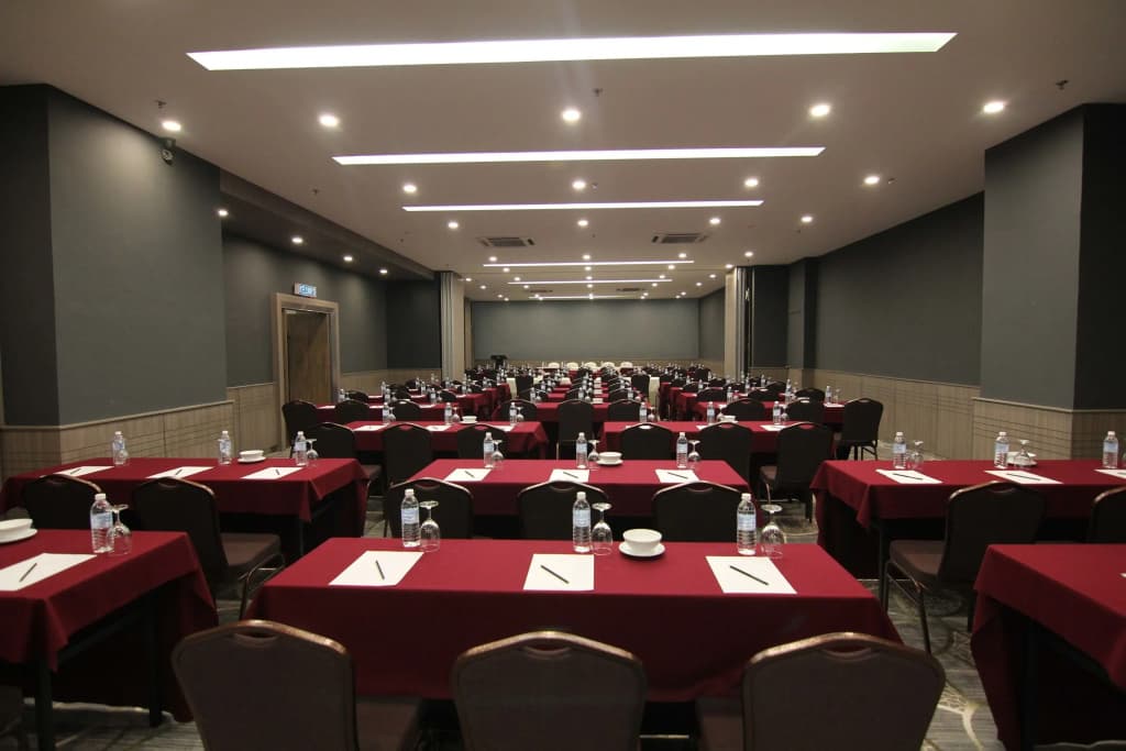 Nexus Regency Suites & Hotel - photo 8