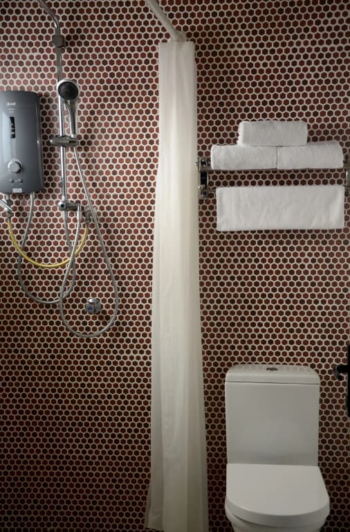 Don's Den Hotel - photo 7