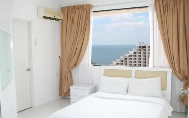 Home-Suites – Amazing Oceanfront Penang - photo 2