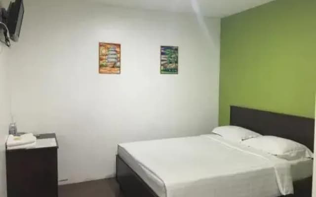 Red Tomato Hotel - photo 5