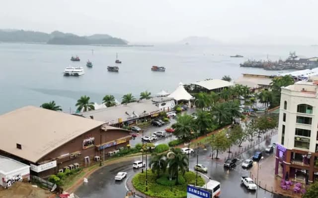 KK Waterfront Suites at Marina Court - photo 5