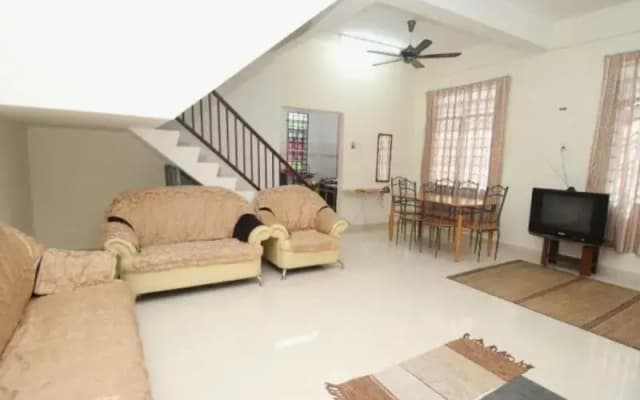 Lesa Guesthouse - Taman Nadi - photo 2