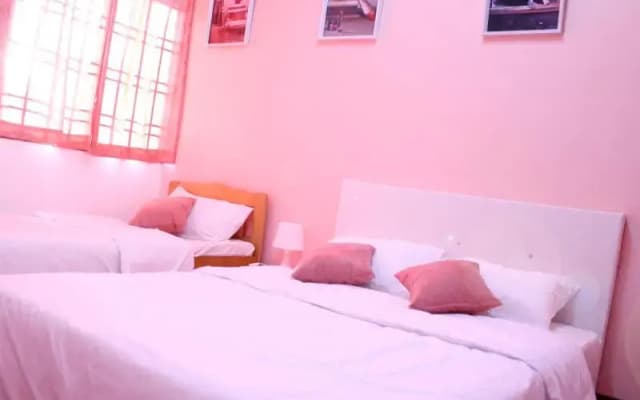 Southtree Romantic Holiday House - photo 2
