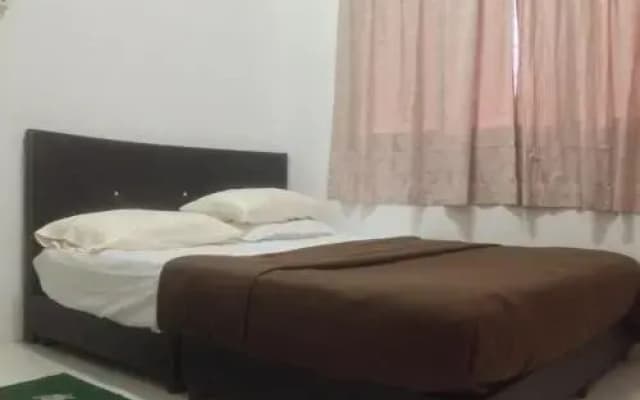 Homestay Husna Ipoh Station 18 - photo 4