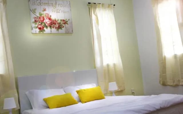 Southtree Romantic Holiday House - photo 3
