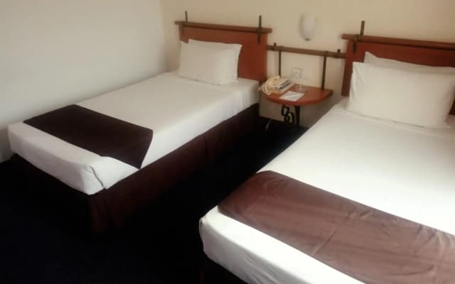 The Aston Hotel - photo 2