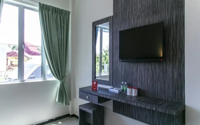 OYO Premium Jalan Pantai Tengah - photo 4