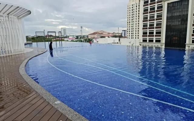 Lovely 2-BR service apartment with pool (melur @ troikaKB) - photo 2