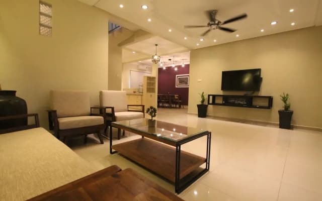 Susan's Impressive Home - photo 2
