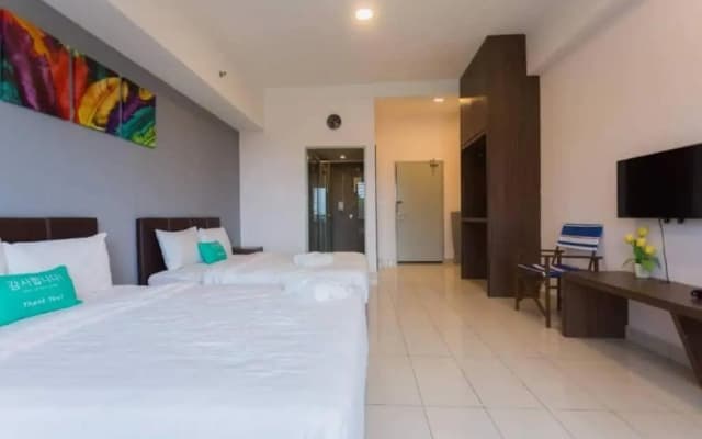 Aeropod [5B]/Near Airport / 2 Queen Bed/ Netflix/Free Parking - photo 2