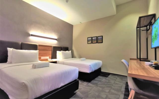 Prestigo Hotel - photo 3