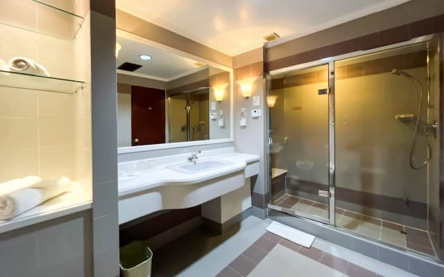 Howard Johnson by Wyndham Kota Kinabalu City Centre - photo 5