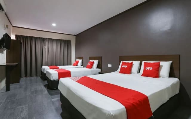 OYO 90157 One World Hotel - photo 5