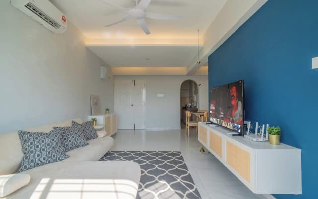 Stylish 3BR Stay Near Gurney Drive, Free Parking - photo 2