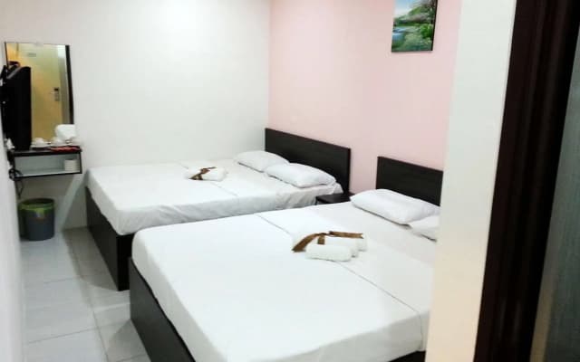 Hotel CheckedInn - photo 2