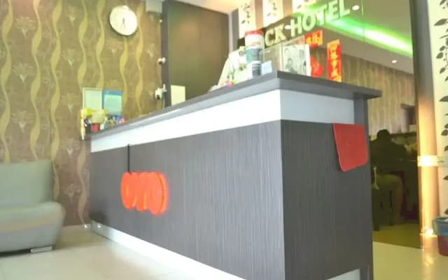 OYO 89715 CK Hotel 2 - photo 2