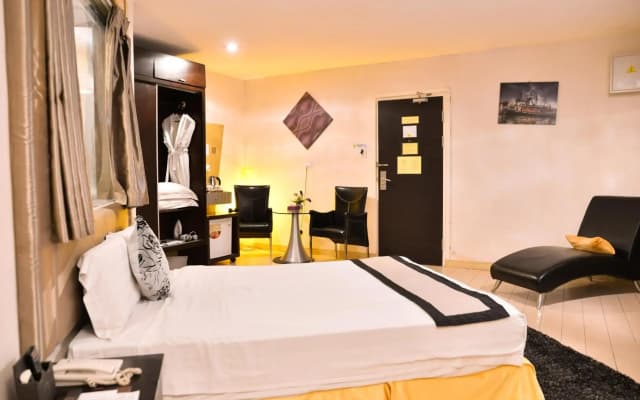 Shervinton Executive Boutique Hotel - photo 2