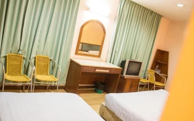 Istana Monaco Hotel - photo 2