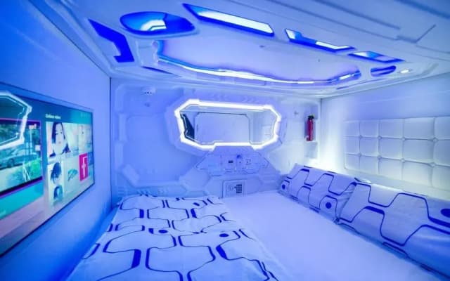 JC Space Capsule Hotel - photo 3
