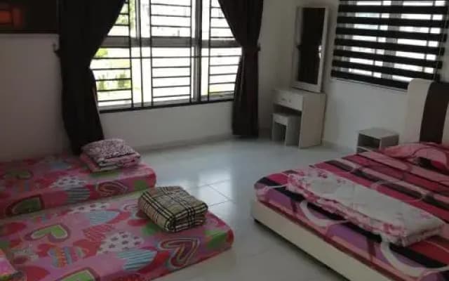 Comfort Holiday Home @ Bukit Indah - photo 2