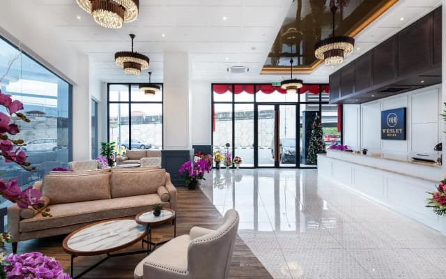 Wesley Hotel - photo 2