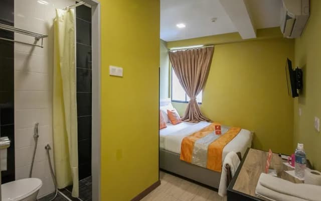 OYO 228 Basic Hotel - photo 5