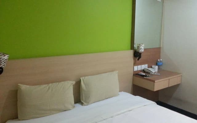 Maxim Hotel - photo 5