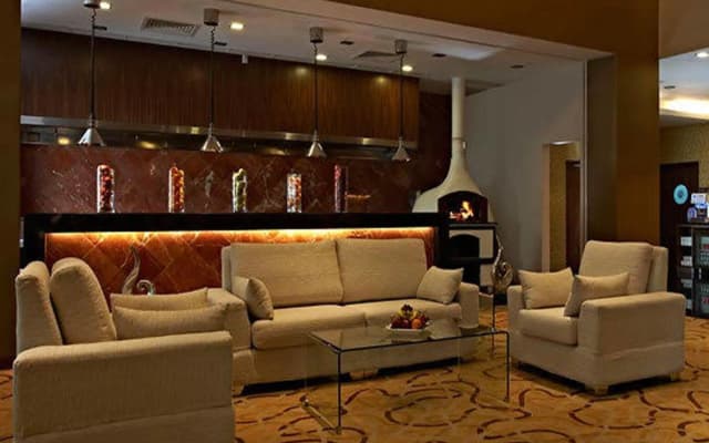 Renaissance Kuala Lumpur Hotel & Convention Centre - photo 2