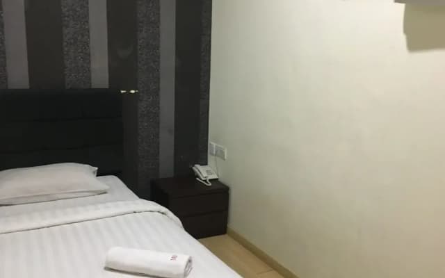 Mf Hotel by OYO Rooms - photo 2