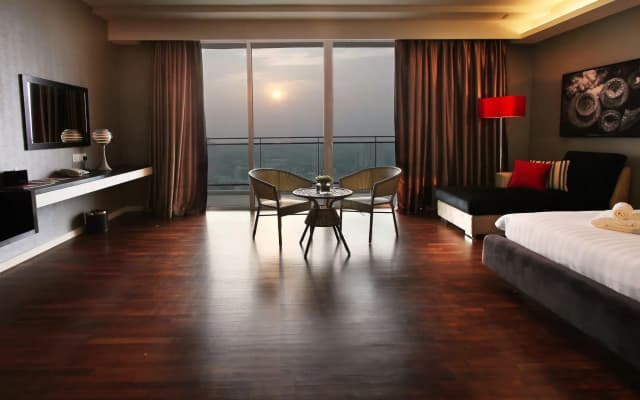 The Shore Hotel & Residences - photo 5