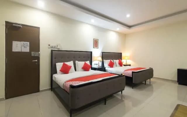 Capital O 90653 Maxwell Inn Boutique Hotel - photo 3
