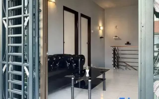Stylish Blue Water Home w/ Pool - photo 3