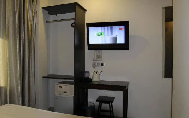 M Design Hotel Seri Kembangan - photo 3