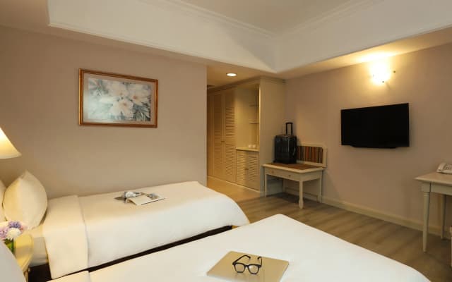 Berjaya Waterfront Hotel - photo 3