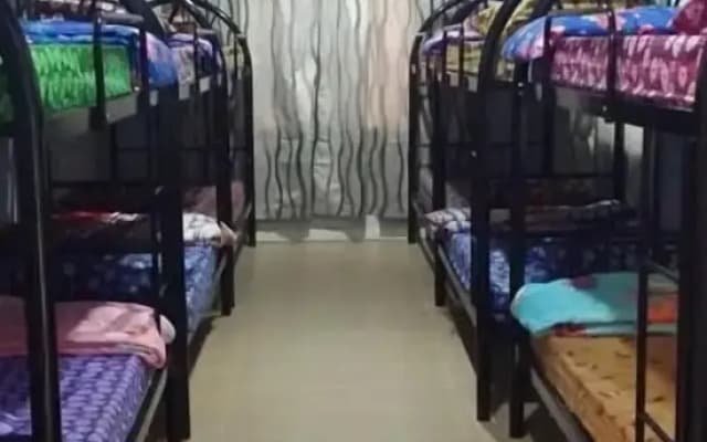 S Family Hostel - photo 3