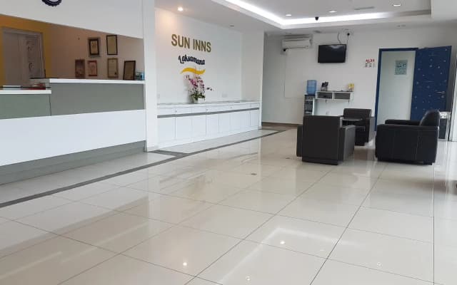 Sun Inns Hotel Laksamana - photo 2